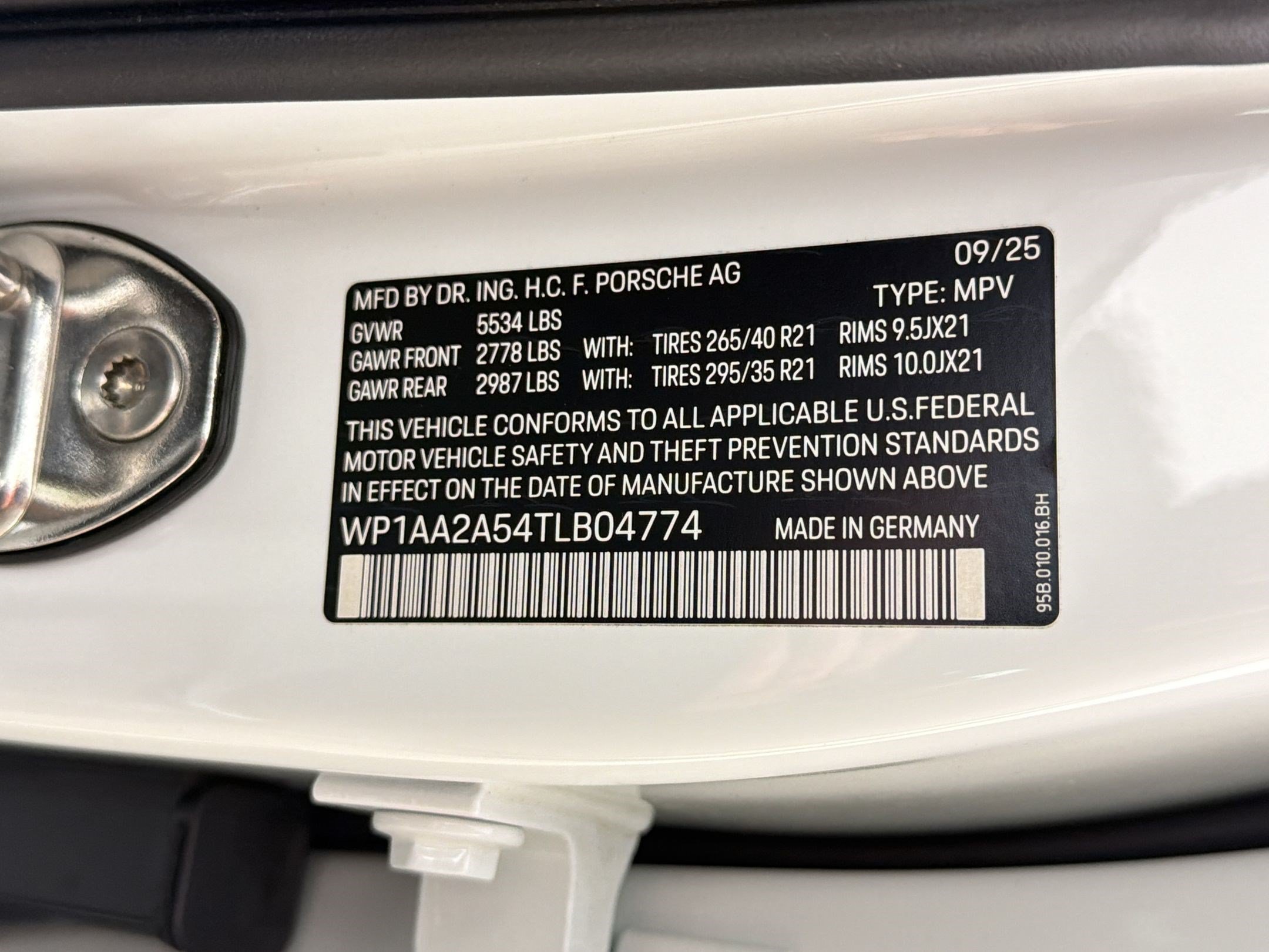 Certified 2026 Porsche Macan AWD/4WD image 20