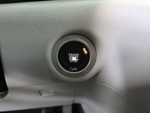 Used 2017 Chrysler Pacifica LX image 10