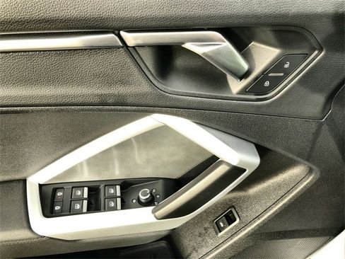 Used 2025 Audi Q3 2.0T Premium image 13