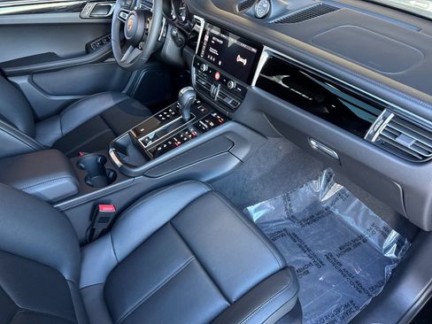 Certified 2026 Porsche Macan AWD/4WD image 16