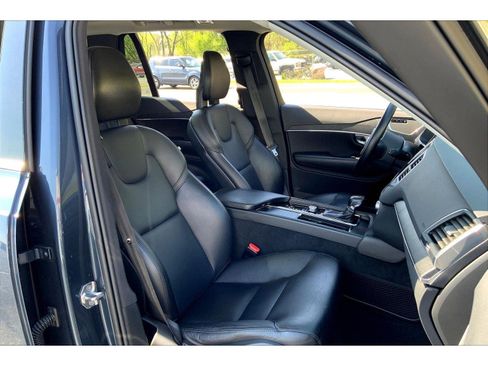 Used 2020 Volvo XC90 T5 Momentum FWD image 6