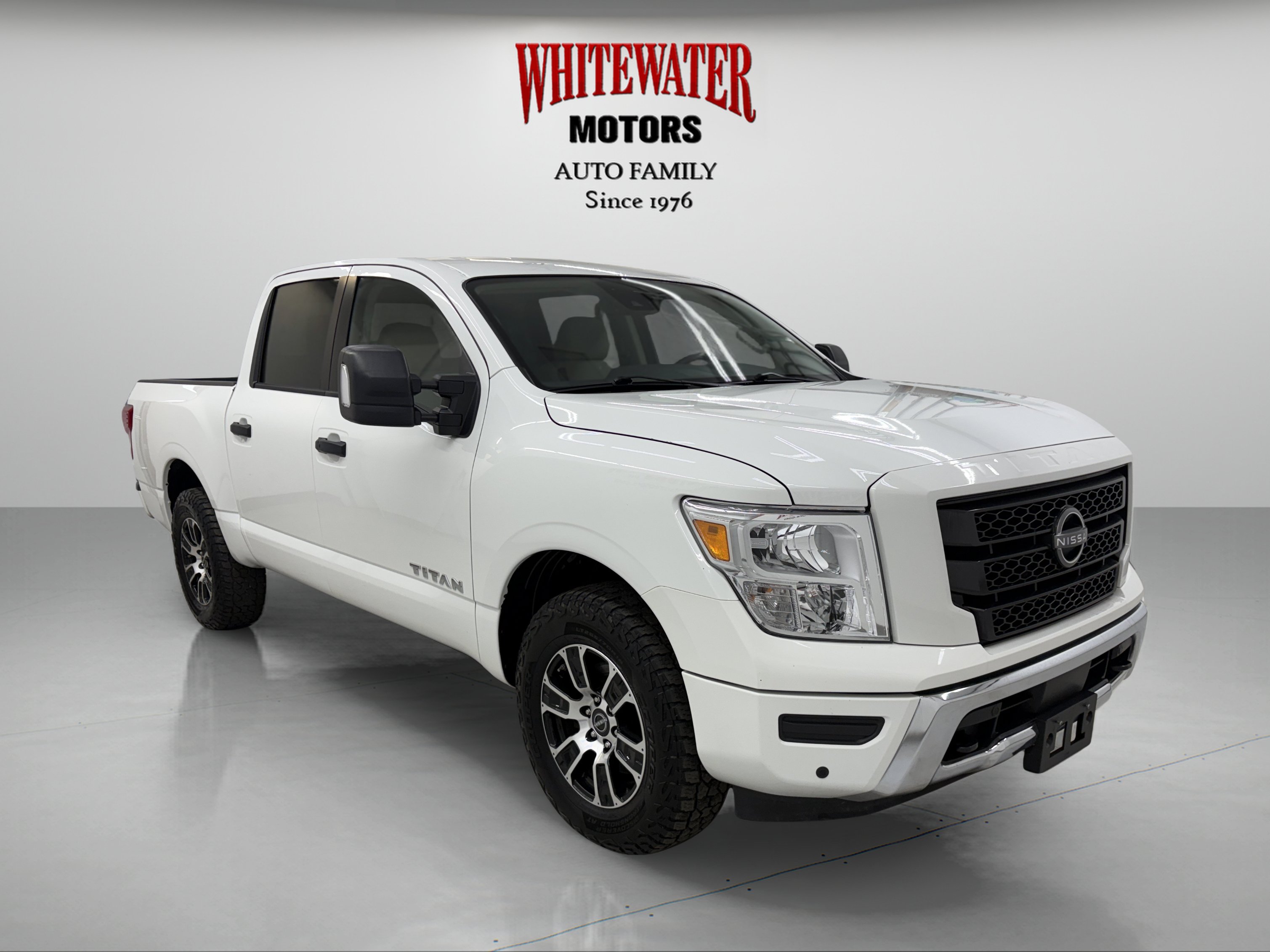 Used 2024 Nissan Titan SV w/ SV Convenience Package AWD/4WD image 5