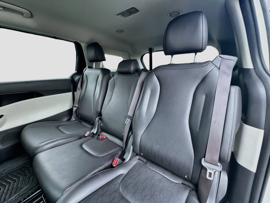 Certified 2024 Kia Carnival EX FWD image 27