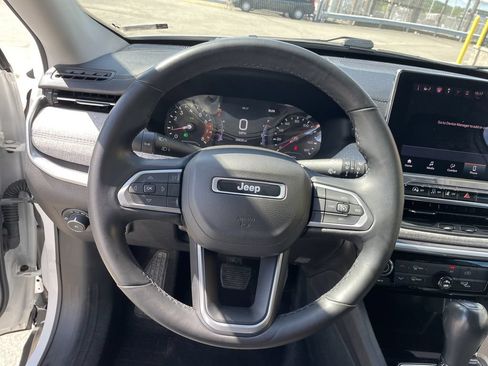 Used 2022 Jeep Compass Latitude AWD/4WD image 16