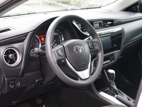 Used 2018 Toyota Corolla LE image 7