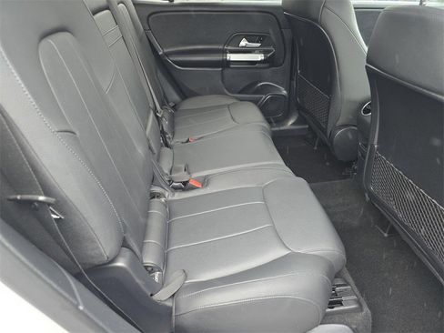 Used 2023 Mercedes-Benz GLB 250 4MATIC w/ Premium Package image 22