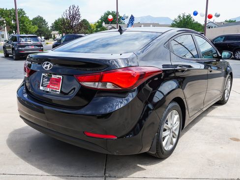 Used 2016 Hyundai Elantra SE w/ Option Group 02 FWD image 8