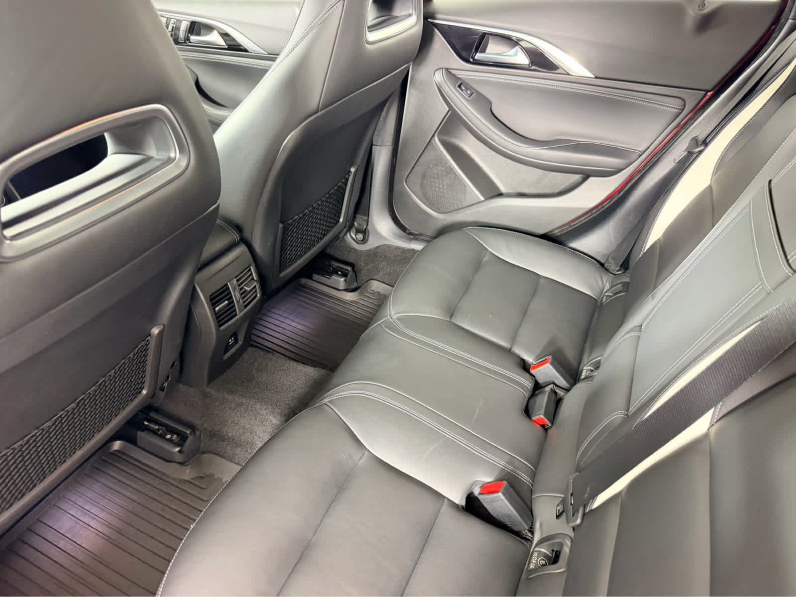 Used 2017 INFINITI QX30 Sport w/ Sport Leather Package FWD image 16