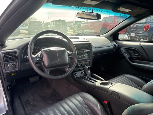 Used 2002 Chevrolet Camaro Z28 w/ SS Performance/Appearance Pkg RWD image 18