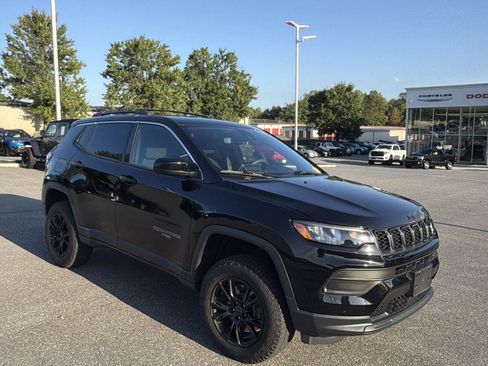 Used 2025 Jeep Compass Sport AWD/4WD image 1
