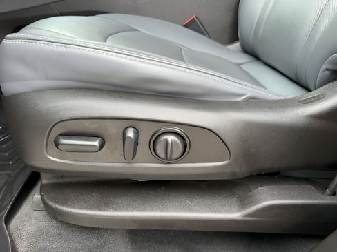 Used 2021 Buick Enclave Essence FWD image 21