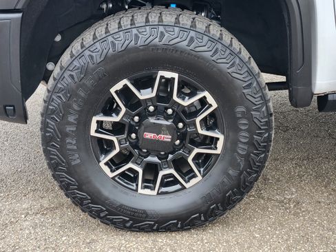 Used 2026 GMC Sierra 2500 AT4X AWD/4WD image 31