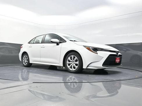 Used 2024 Toyota Corolla LE FWD image 30