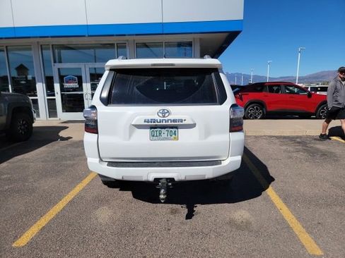 Used 2015 Toyota 4Runner SR5 Premium image 6