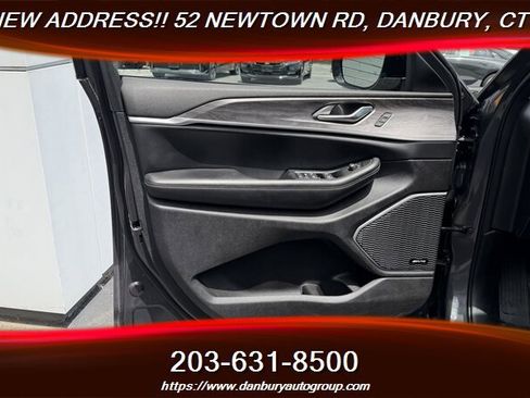 Used 2023 Jeep Grand Cherokee 4WD 4xe image 10