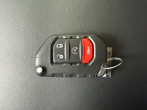 New 2025 Jeep Gladiator Sport image 31