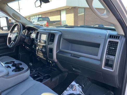 Used 2018 RAM 3500 Tradesman w/ Chrome Appearance Group image 32