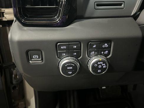 Used 2023 GMC Sierra 1500 AT4 w/ AT4 Premium Package image 24