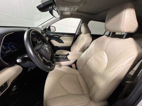 Used 2023 Toyota Highlander Limited image 13