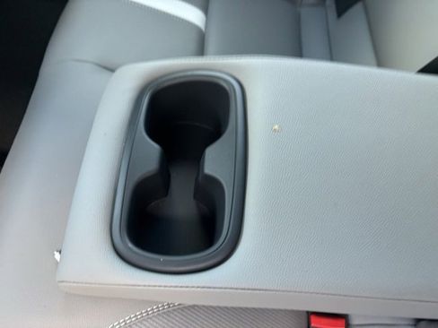 Used 2025 Toyota Camry SE image 30