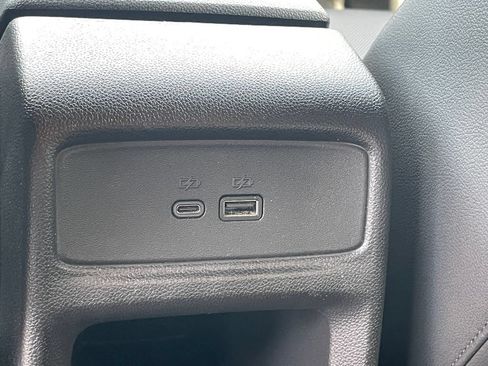 Used 2024 Chevrolet Trax RS w/ Sunroof Package FWD image 31