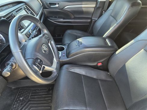 Used 2017 Toyota Highlander Limited Platinum image 10