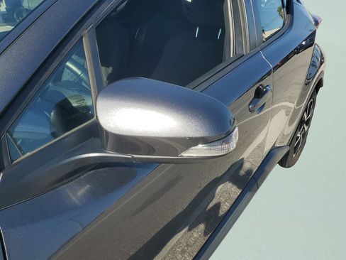 Used 2022 Toyota C-HR XLE FWD image 28