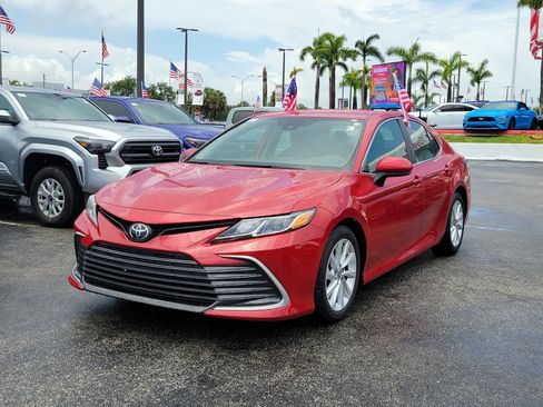 Used 2023 Toyota Camry LE FWD image 5