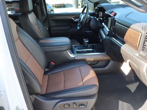 Used 2024 Chevrolet Silverado 1500 High Country w/ High Country Premium Package AWD/4WD image 39