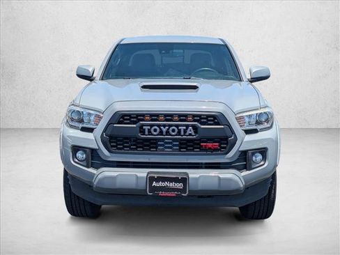Used 2018 Toyota Tacoma TRD Sport w/ Technology Package RWD image 2