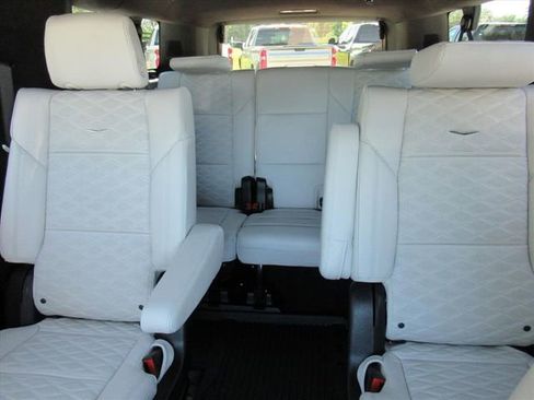 New 2026 Cadillac Escalade ESV Platinum Sport w/ LPO, ONYX Package image 20