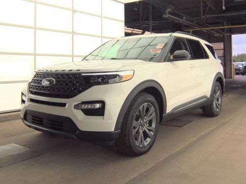 Used 2024 Ford Explorer XLT w/ Equipment Group 202A AWD/4WD image 2