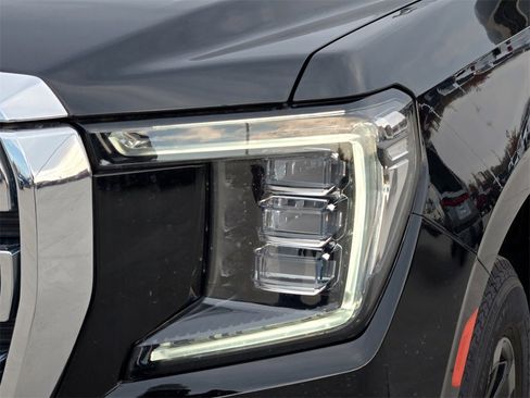 Used 2023 GMC Yukon SLT image 3