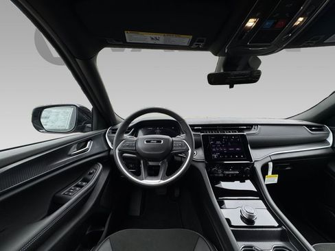 New 2025 Jeep Grand Cherokee Altitude image 25