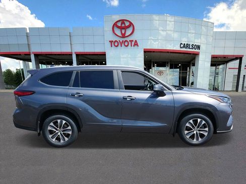 Used 2023 Toyota Highlander XLE AWD/4WD image 4