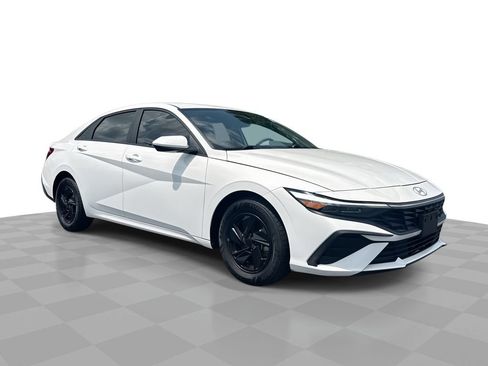 Used 2024 Hyundai Elantra SE FWD image 1