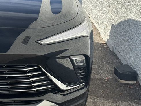 Used 2024 Buick Envista Preferred w/ Convenience I Package image 2