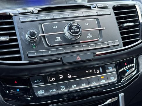 Used 2017 Honda Accord Sport image 19