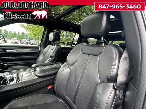 Used 2022 Jeep Wagoneer Series II w/ Premium Group I AWD/4WD image 12