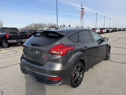 Used 2017 Ford Focus ST image 4