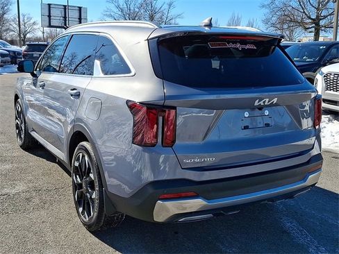 Certified 2025 Kia Sorento EX w/ Panoramic Sunroof Package image 4
