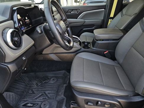 Used 2024 Chevrolet Colorado ZR2 w/ ZR2 Bison Edition image 28