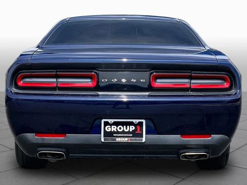 Used 2016 Dodge Challenger SXT image 5