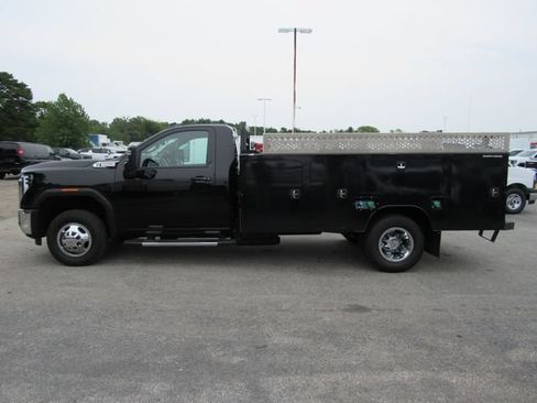 Used 2024 GMC Sierra 3500 SLE w/ SLE Convenience Package AWD/4WD image 3