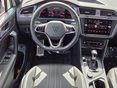 Used 2022 Volkswagen Tiguan SE R-Line image 12