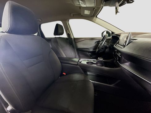 Used 2023 Nissan Rogue S image 29