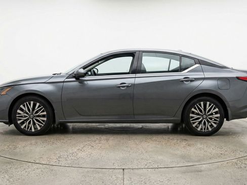 Used 2025 Nissan Altima 2.5 SV FWD image 5