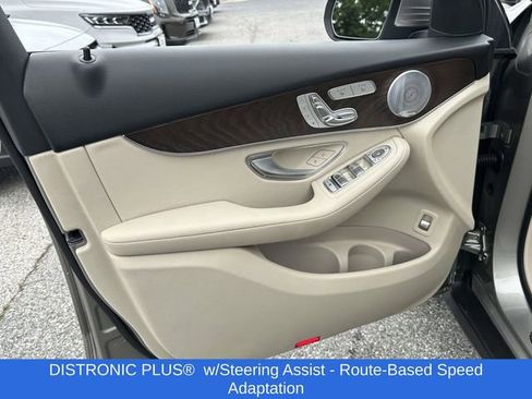 Used 2021 Mercedes-Benz GLC 300 4MATIC image 12