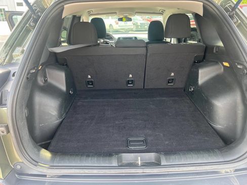 Used 2019 Jeep Cherokee Latitude w/ Popular Appearance Group image 19