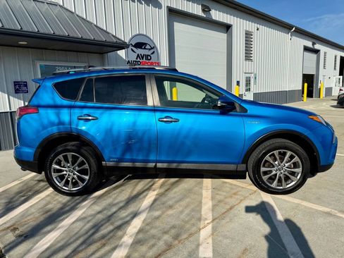 Used 2017 Toyota RAV4 Limited image 9